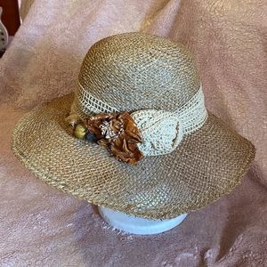 Tatianna Ltd style hat pre-owned, without spots